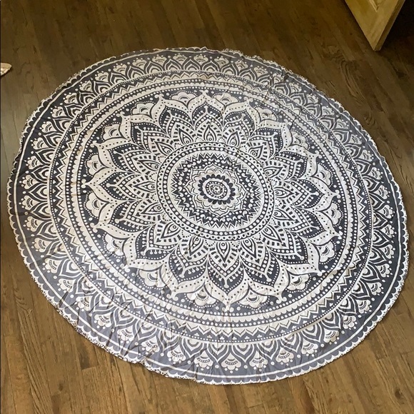 NWOT Round Beach Towel - Picture 1 of 1